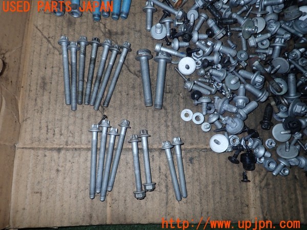 3UPJ=9228550720]ベンツ E300(212255C S212)ネジ・ナット・ステー類 セット ジャンク_3