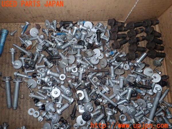 3UPJ=9228550720]ベンツ E300(212255C S212)ネジ・ナット・ステー類 セット ジャンク_4