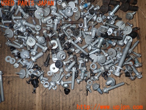 3UPJ=9228550720]ベンツ E300(212255C S212)ネジ・ナット・ステー類 セット ジャンク_5