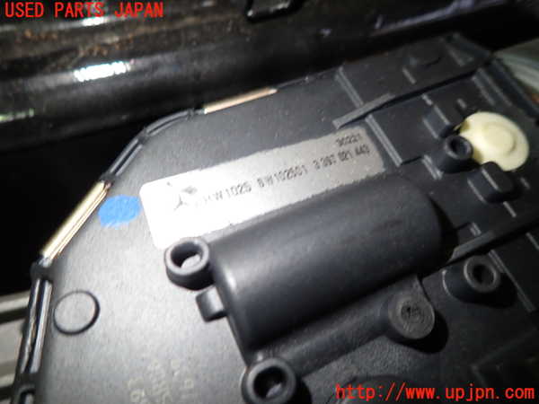 1UPJ-9228556770]ベンツ E300 ステーションワゴン(212255C)S212フロントワイパーモーター 中古_2