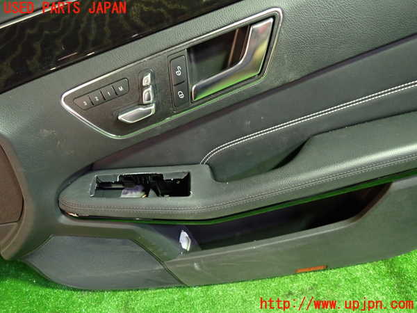 1UPJ-9228551234]ベンツ E300 ステーションワゴン(212255C)S212右前ドア内張り 中古_2