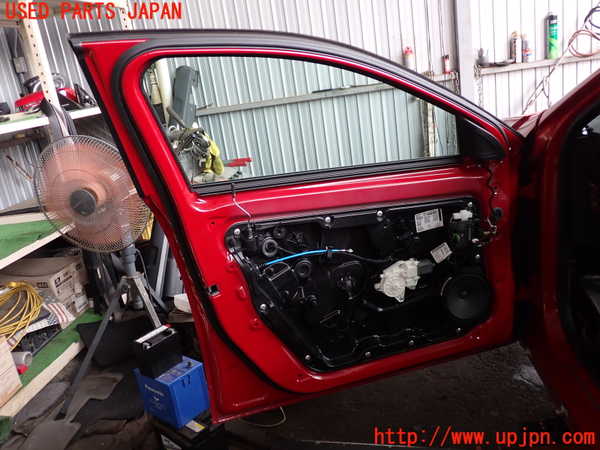 2UPJ-9228561260]ベンツ GLA250 4MATIC(156946)左前ドア (43R-001565) 中古_4