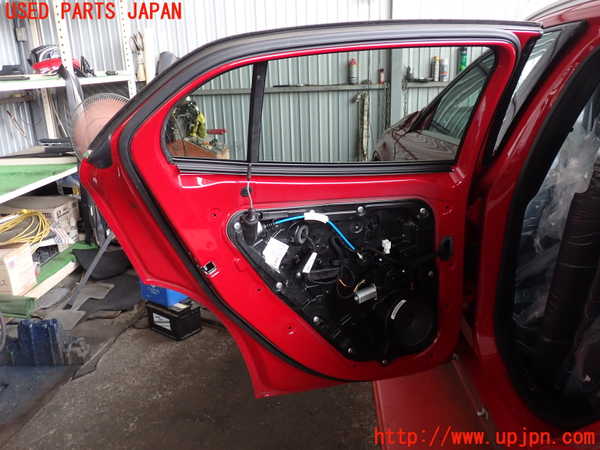 2UPJ-9228561320]ベンツ GLA250 4MATIC(156946)左後ドア (43R-001667) 中古_4