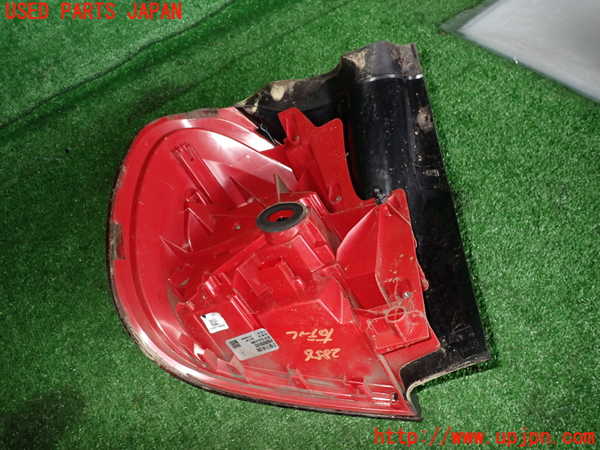 2UPJ-9228561530]ベンツ GLA250 4MATIC(156946)右テールランプ 中古_3