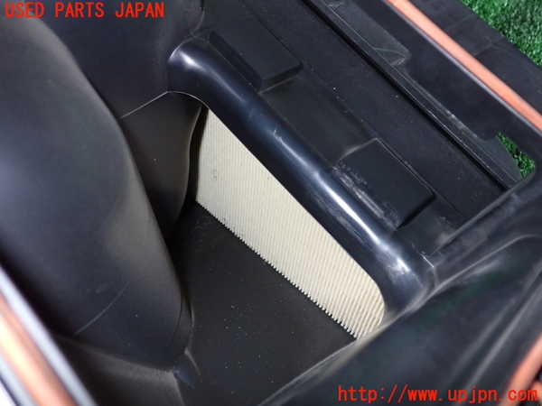 2UPJ-9228562560]ベンツ GLA250 4MATIC(156946)エアクリーナーボックス 中古_2