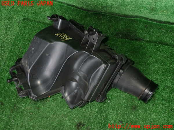 2UPJ-9228562560]ベンツ GLA250 4MATIC(156946)エアクリーナーボックス 中古_3