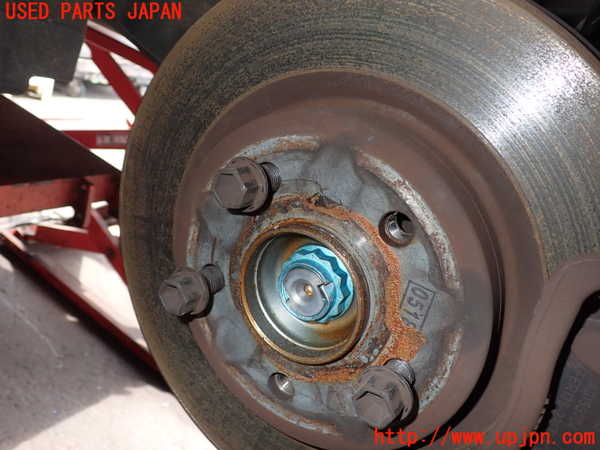 2UPJ-9228564305]ベンツ GLA250 4MATIC(156946)左リアナックルハブ 中古_2