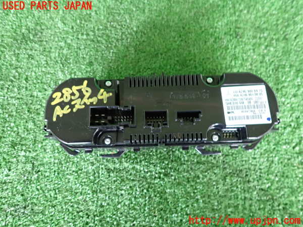 2UPJ-9228566066]ベンツ GLA250 4MATIC(156946)エアコンスイッチ1 中古_2