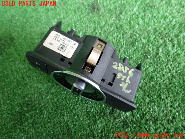 2UPJ-9228566285]ベンツ GLA250 4MATIC(156946)ライトスイッチ 中古_2