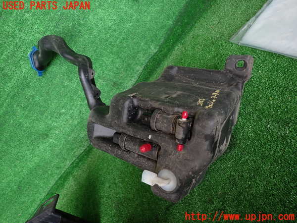 2UPJ-9228566791]ベンツ GLA250 4MATIC(156946)ウォッシャータンク1 中古_2