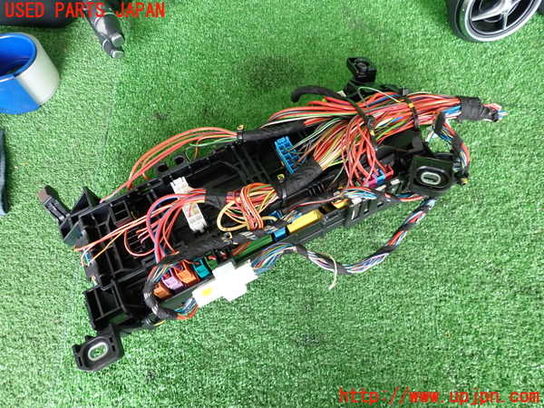2UPJ-9228566742]ベンツ GLA250 4MATIC(156946)ヒューズボックス2 中古_2