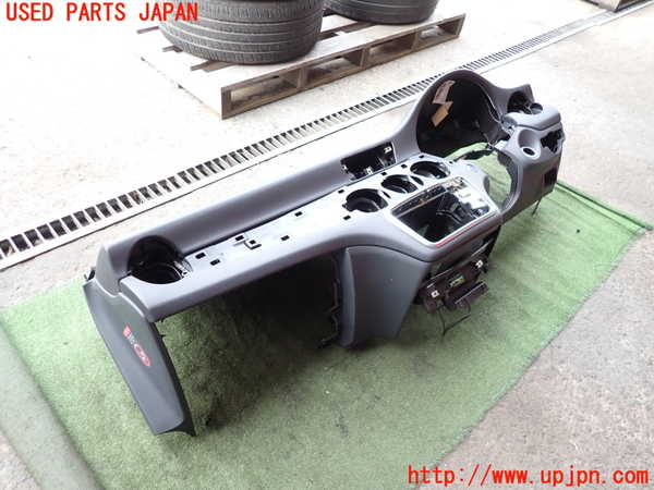 2UPJ-9228567505]ベンツ GLA250 4MATIC(156946)ダッシュボード 中古_2