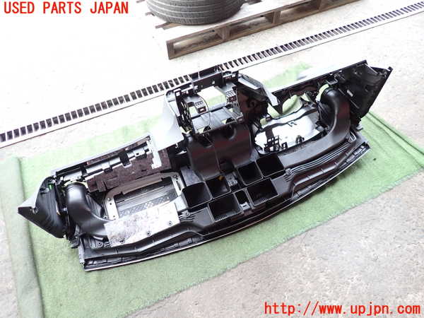 2UPJ-9228567505]ベンツ GLA250 4MATIC(156946)ダッシュボード 中古_3