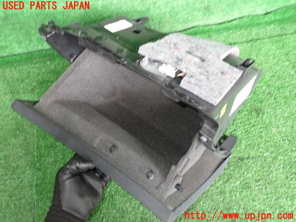2UPJ-9228567516]ベンツ GLA250 4MATIC(156946)グローブボックス1 中古_2