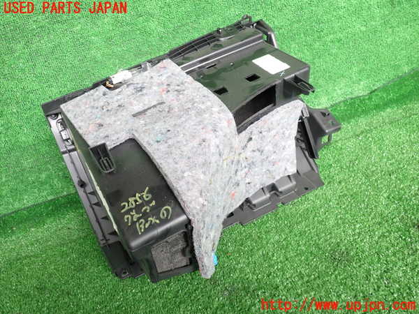 2UPJ-9228567516]ベンツ GLA250 4MATIC(156946)グローブボックス1 中古_3