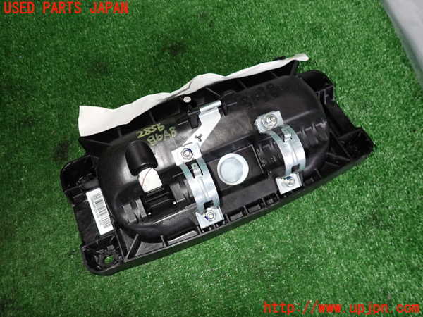 2UPJ-9228567870]ベンツ GLA250 4MATIC(156946)助手席側エアバッグカバー 中古_2