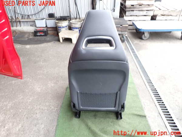2UPJ-9228567035]ベンツ GLA250 4MATIC(156946)運転席シート 中古_4