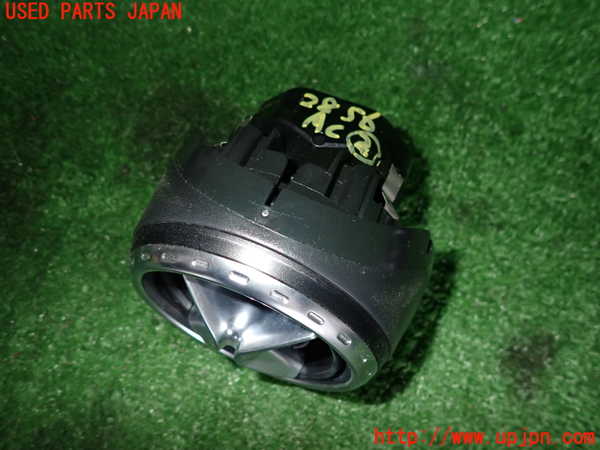 2UPJ-9228567527]ベンツ GLA250 4MATIC(156946)エアコン吹き出し口2 (右) 中古_2