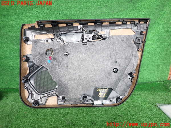 2UPJ-9228561264]ベンツ GLA250 4MATIC(156946)左前ドア内張り 中古_3