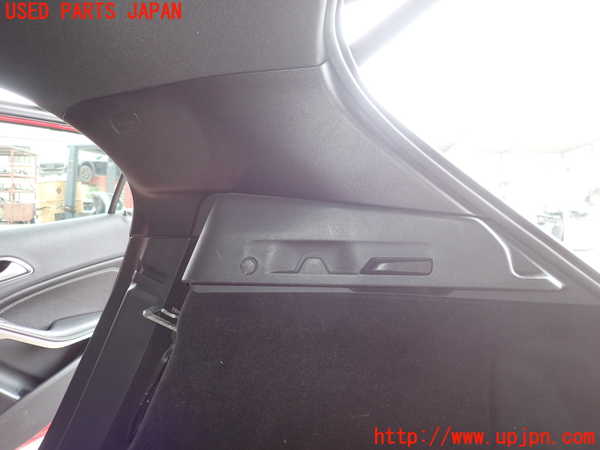 2UPJ-9228567675]ベンツ GLA250 4MATIC(156946)右リアピラートリム 中古_2