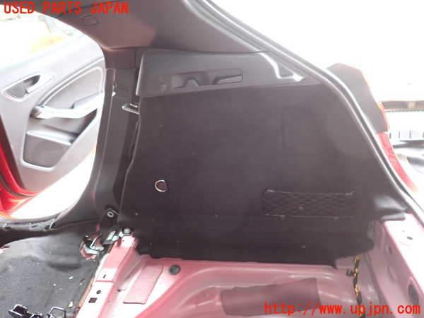 2UPJ-9228567675]ベンツ GLA250 4MATIC(156946)右リアピラートリム 中古_3