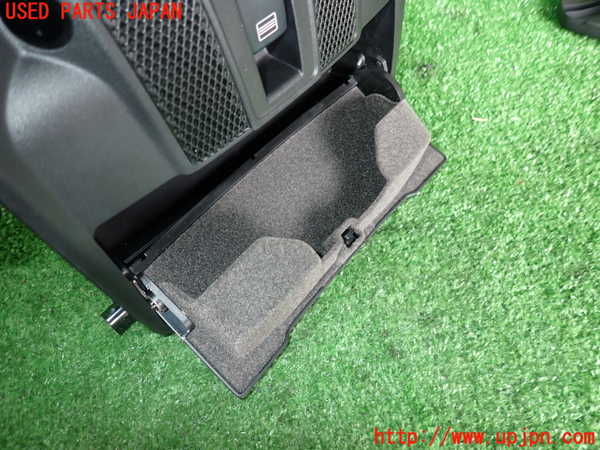 2UPJ-9228566411]ベンツ GLA250 4MATIC(156946)ルームランプ1 (真中 1列目) 中古_2