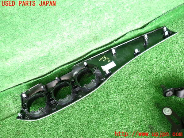 2UPJ-9228567691]ベンツ GLA250 4MATIC(156946)内装トリム類1 中古_2