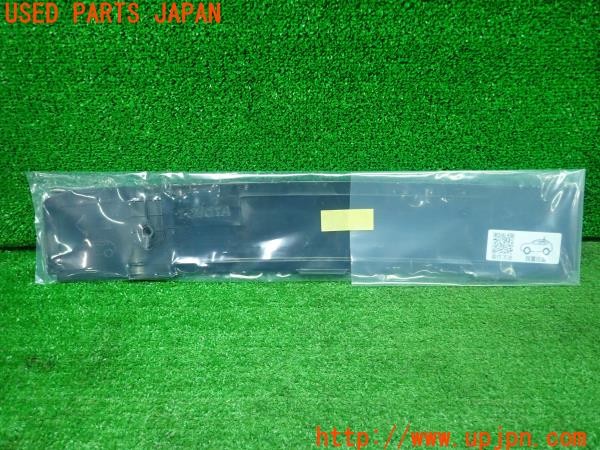 3UPJ=9228570001]アクア(MXPK11)純正 67217-52040 外部給電アタッチメント ウィンドウパネル 中古_2