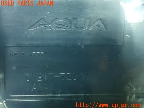 3UPJ=9228570001]アクア(MXPK11)純正 67217-52040 外部給電アタッチメント ウィンドウパネル 中古_5