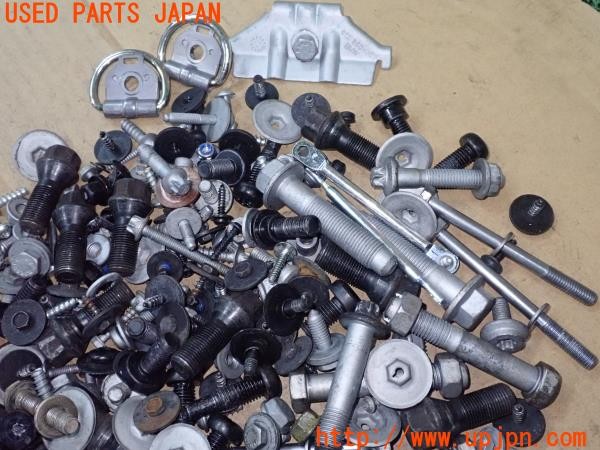3UPJ=9228580720]BMW アクティブハイブリッド3(3F30 F30)ネジ・ナット・ステー類 セット ジャンク_2