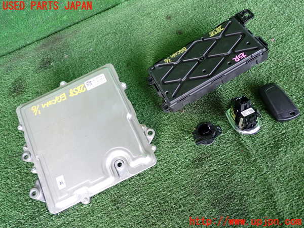 2UPJ-9228586110]BMW アクティブハイブリッド3(AH3)(3F30)(F30)エンジンコンピューター DME 中古_2
