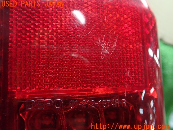 3UPJ=9228620547]ランクルプラド(KZJ78W)後期 DEPO デポ 01-212-1974R-R テールランプ 中古_3