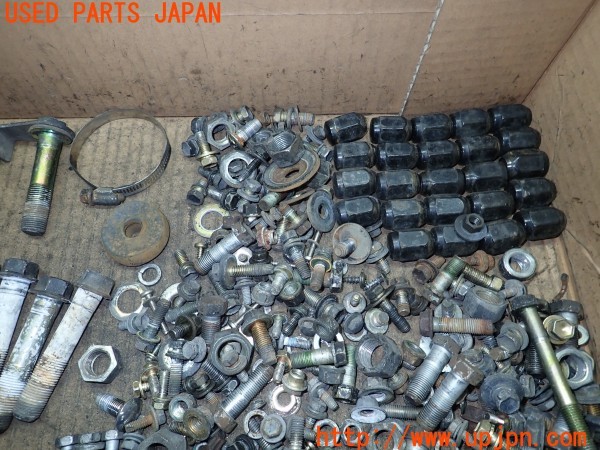 3UPJ=9228620720]ランクルプラド(KZJ78W)後期 ネジ・ナット・ステー類 セット ジャンク_4