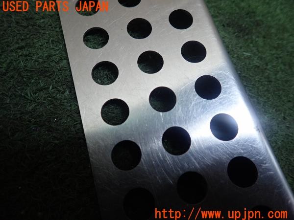 3UPJ=9228690627]ベンツ CLA200 d(118312M C118)社外 フットレストカバー 中古_3
