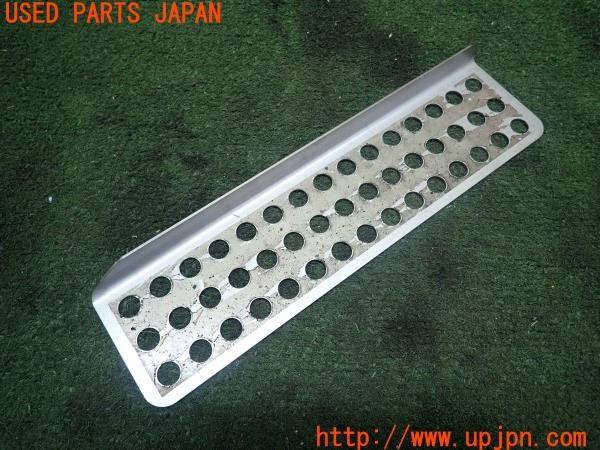 3UPJ=9228690627]ベンツ CLA200 d(118312M C118)社外 フットレストカバー 中古_4