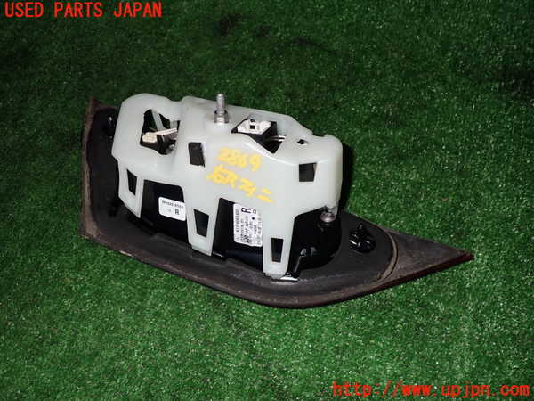 2UPJ-9228691550]ベンツ CLA200 d(118312M)右リアフィニッシャー 中古_2