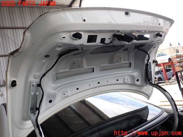 2UPJ-9228691500]ベンツ CLA200 d(118312M)トランク 中古_3