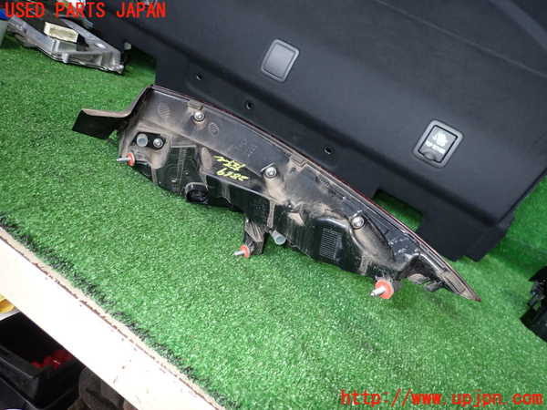 2UPJ-9228691536]ベンツ CLA200 d(118312M)左テールランプ 中古_2