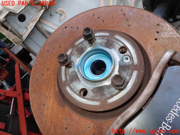 2UPJ-9228694290]ベンツ CLA200 d(118312M)右フロントナックルハブ 中古_2