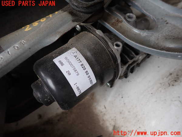 2UPJ-9228696770]ベンツ CLA200 d(118312M)フロントワイパーモーター 中古_2