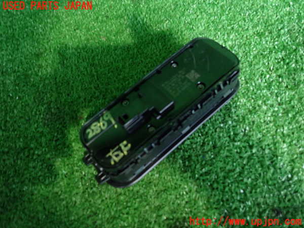 2UPJ-9228696240]ベンツ CLA200 d(118312M)右前パワーウィンドウスイッチ 中古_2