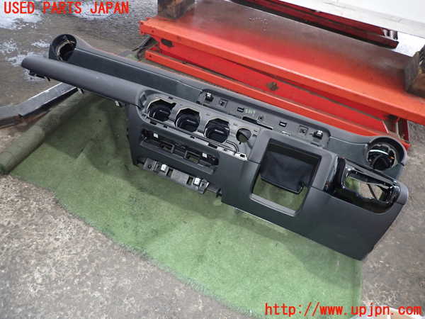 2UPJ-9228697505]ベンツ CLA200 d(118312M)ダッシュボード 中古_3