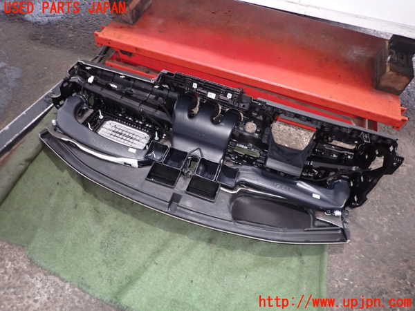 2UPJ-9228697505]ベンツ CLA200 d(118312M)ダッシュボード 中古_4