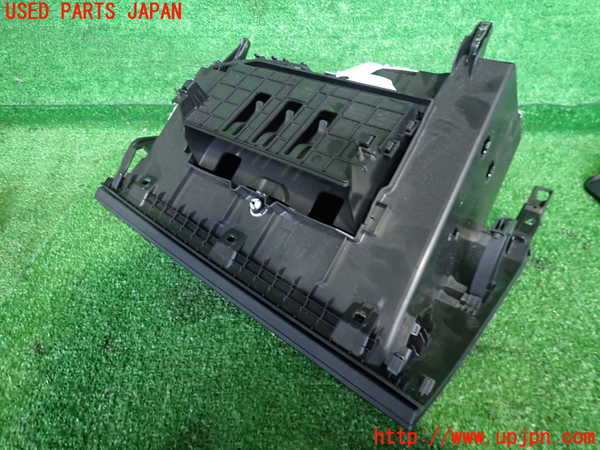 2UPJ-9228697516]ベンツ CLA200 d(118312M)グローブボックス1 中古_2