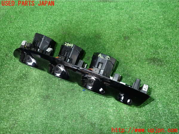 2UPJ-9228697526]ベンツ CLA200 d(118312M)エアコン吹き出し口1 (真中) 中古_2