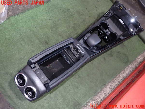 2UPJ-9228697540]ベンツ CLA200 d(118312M)センターコンソール 中古_4