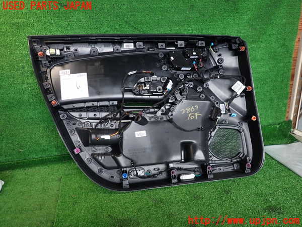 2UPJ-9228691234]ベンツ CLA200 d(118312M)右前ドア内張り 中古_3