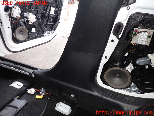 2UPJ-9228697665]ベンツ CLA200 d(118312M)右センターピラートリム 中古_3