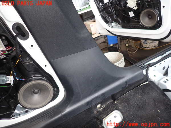 2UPJ-9228697670]ベンツ CLA200 d(118312M)左センターピラートリム 中古_3