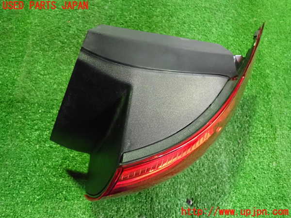 2UPJ-9228701530]ベンツ B200 d(247012)(W247)右テールランプ 中古_2